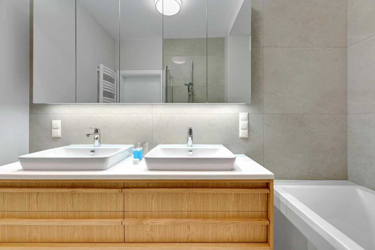 Premium Family & Business Old Town Riverside Apartment With Parking กดัญสก์ ภายนอก รูปภาพ